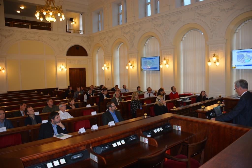 Grenzüberschreitende Hochwasserkonferenz im südmährischen Regierungssitzungssaal im Kreisamt Brünn am 25. Oktober 2016