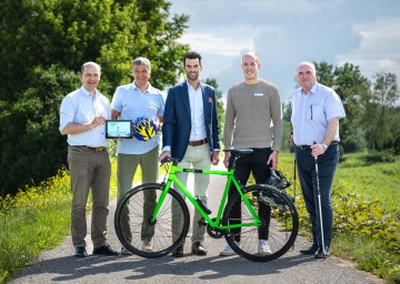 (v.l.n.r.) NÖ Gemeindebund Präsident Johannes Pressl, spusu Sport GmbH Geschäftsführer Gernot Zirngast, LH-Stellvertreter Udo Landbauer, spusu Sport GmbH Geschäftsführer Johannes Öfferl, CEO & Country President Sodexo Service Solutions Austria Michael Freitag