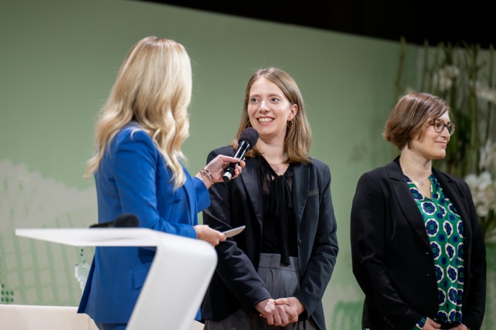 Im Gespräch mit den Wissenschaft Zukunft Preisträgerinnen Maria Peer und Agnes Kim und…